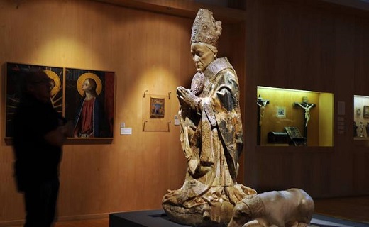 Talla del Obispo Barrientos, expuesta en el Museo de Ferias de Medina del Campo. / FRAN JIMÉNEZ